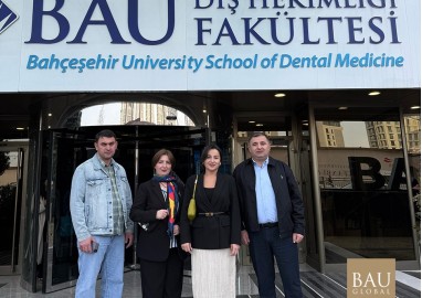 გაცნობითი შეხვედრა ბაუ სტამბულის სტომატოლოგიის კლინიკაში