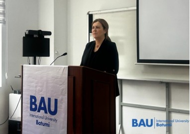 ბაუ გლობალის კანცლერის პროფ. ესრა ჰატიპოღლუს ვიზიტი ბაუში