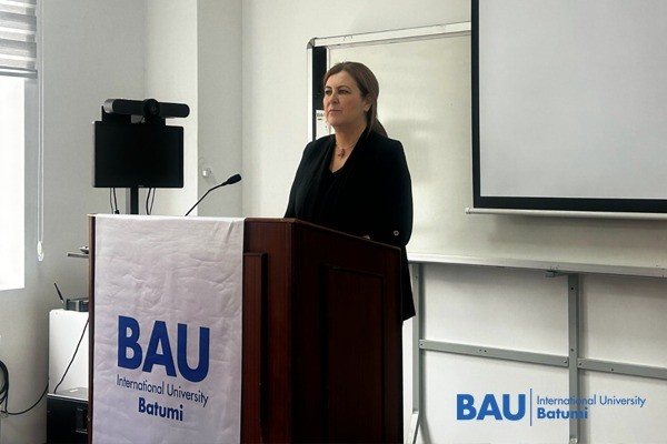 ბაუ გლობალის კანცლერის პროფ. ესრა ჰატიპოღლუს ვიზიტი ბაუში