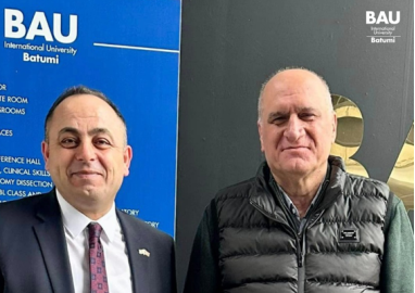 პროფესორ სუატ კოლუკირიკის ვიზიტი ბაუში