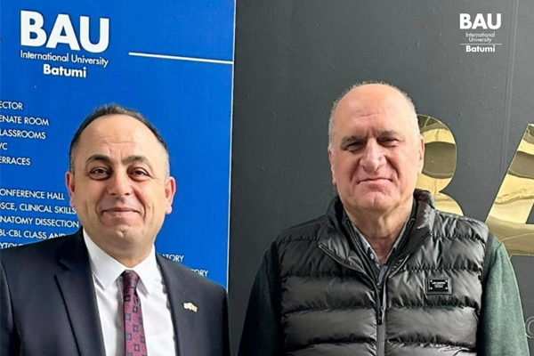 პროფესორ სუატ კოლუკირიკის ვიზიტი ბაუში